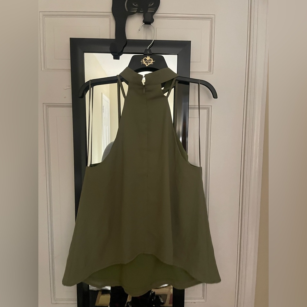 Vera Wang Green Cut Top - Picture 4 of 7